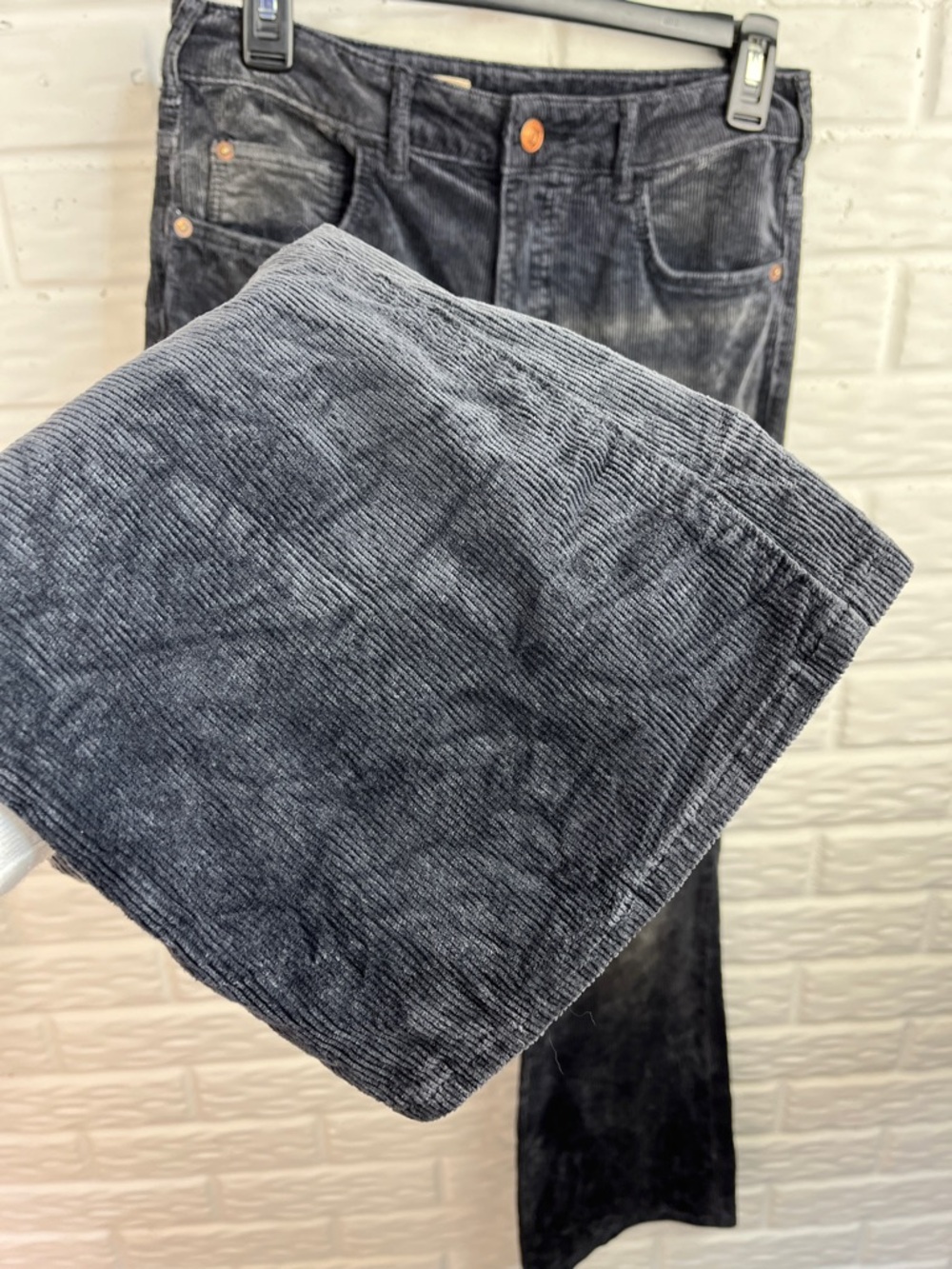 PILCRO BY ANTHROPOLOGIE THE ICON CORDUROY FLARE PANTS DARK GRAY SZ 28 31 inseam - Picture 5 of 14